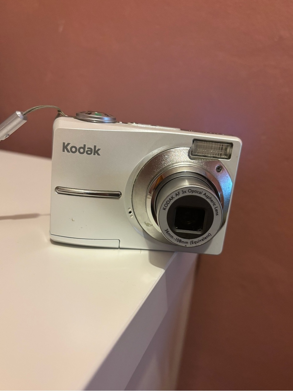 Y2K 2007 Kodak EasyShare C613 Camera in White